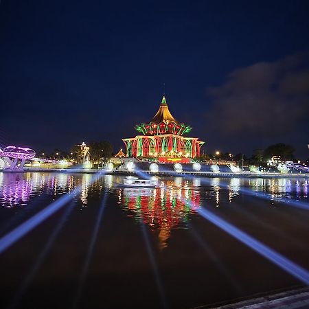 Riverbank Suites Kuching Waterfront Exterior photo