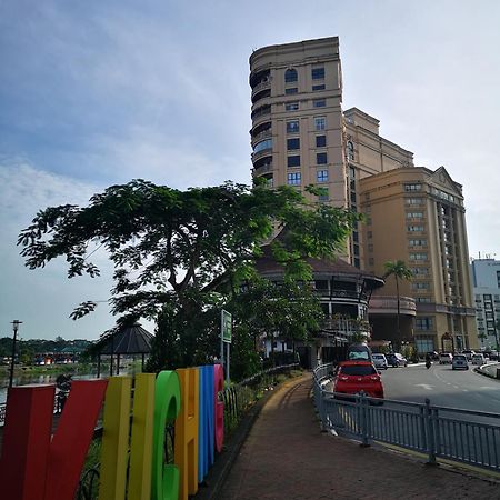 Riverbank Suites Kuching Waterfront Exterior photo