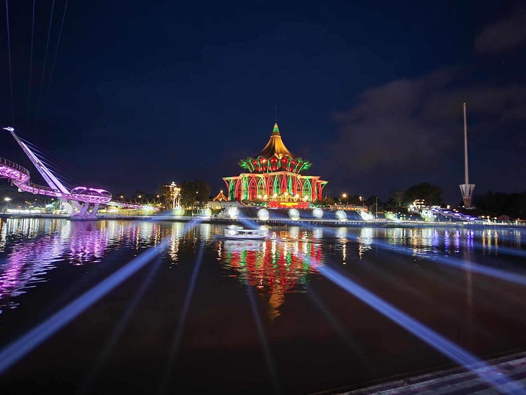 Riverbank Suites Kuching Waterfront Exterior photo