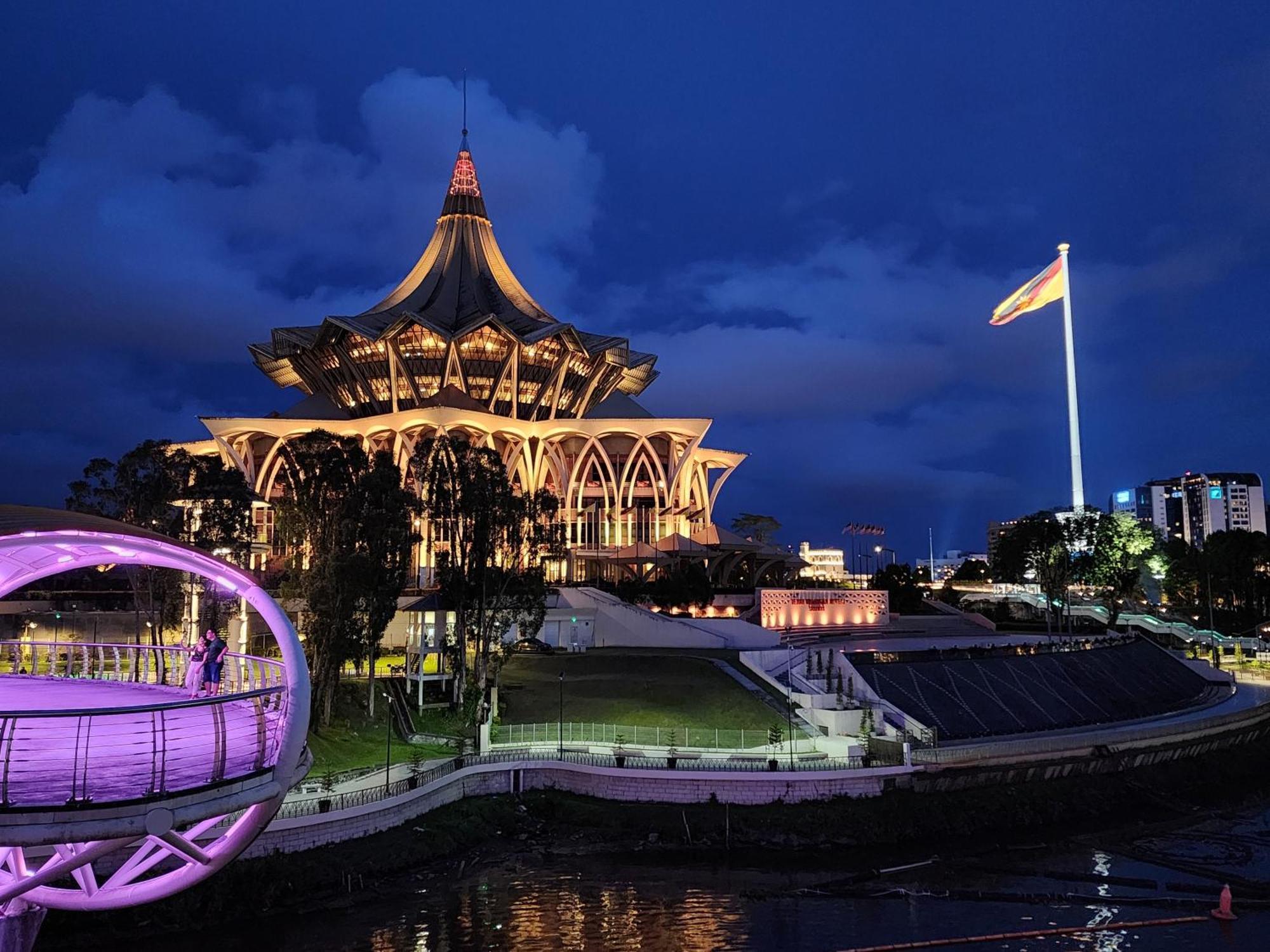 Riverbank Suites Kuching Waterfront Exterior photo